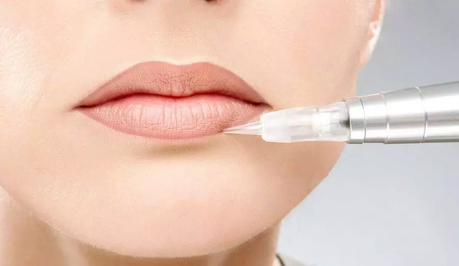 آیا رژ لب دائم برای لب‌های نازک هم مناسب است؟