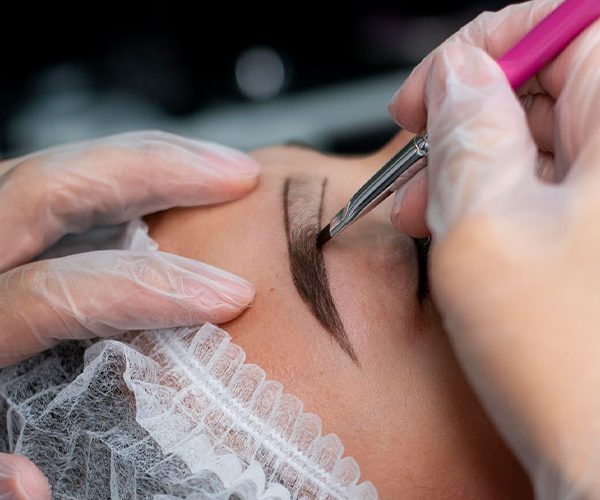 بهترین آرایشگاه برای فیبروز ابرو در تهران